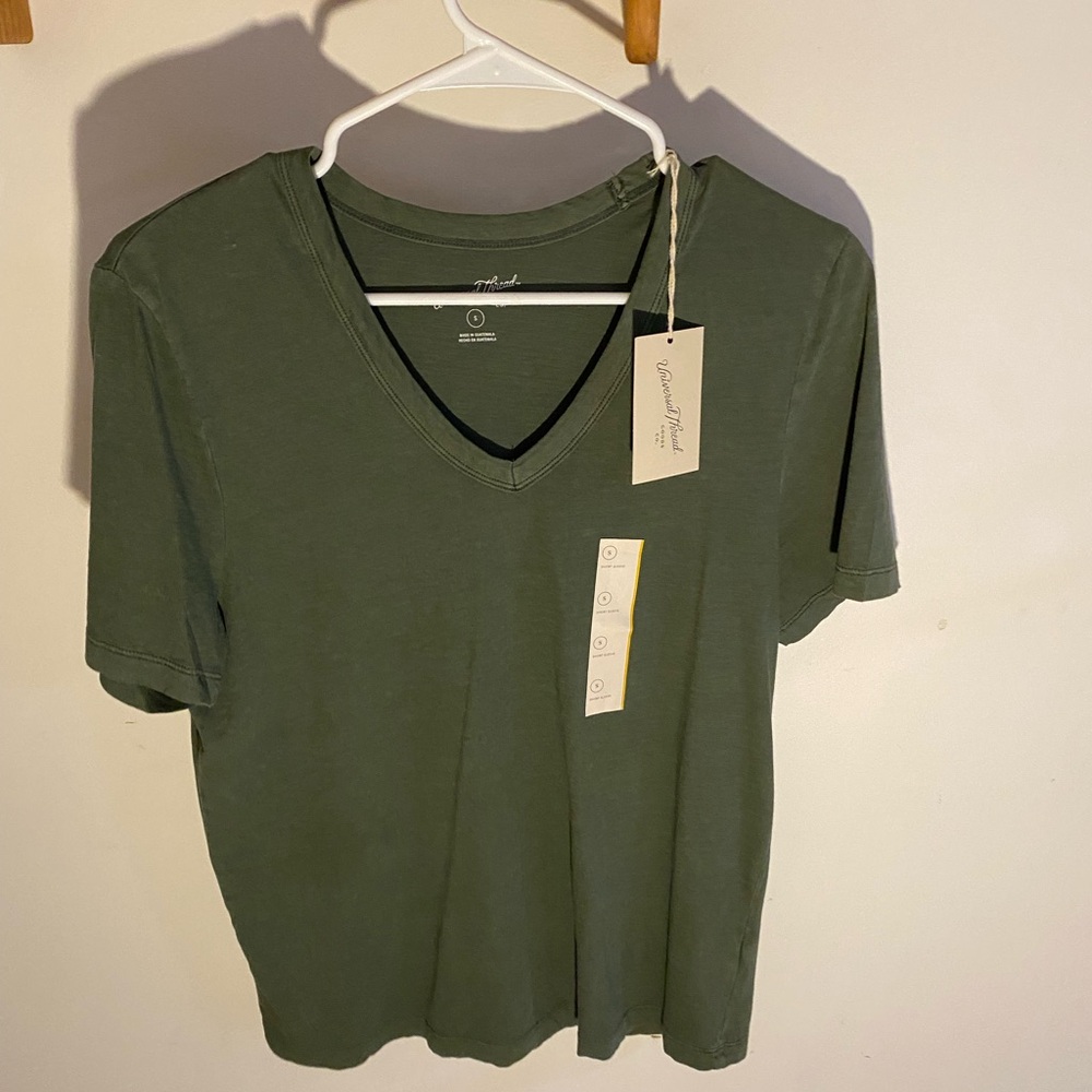 Universal Thread Olive V-Neck Tee Vintage Look Olive Green NWT NEW